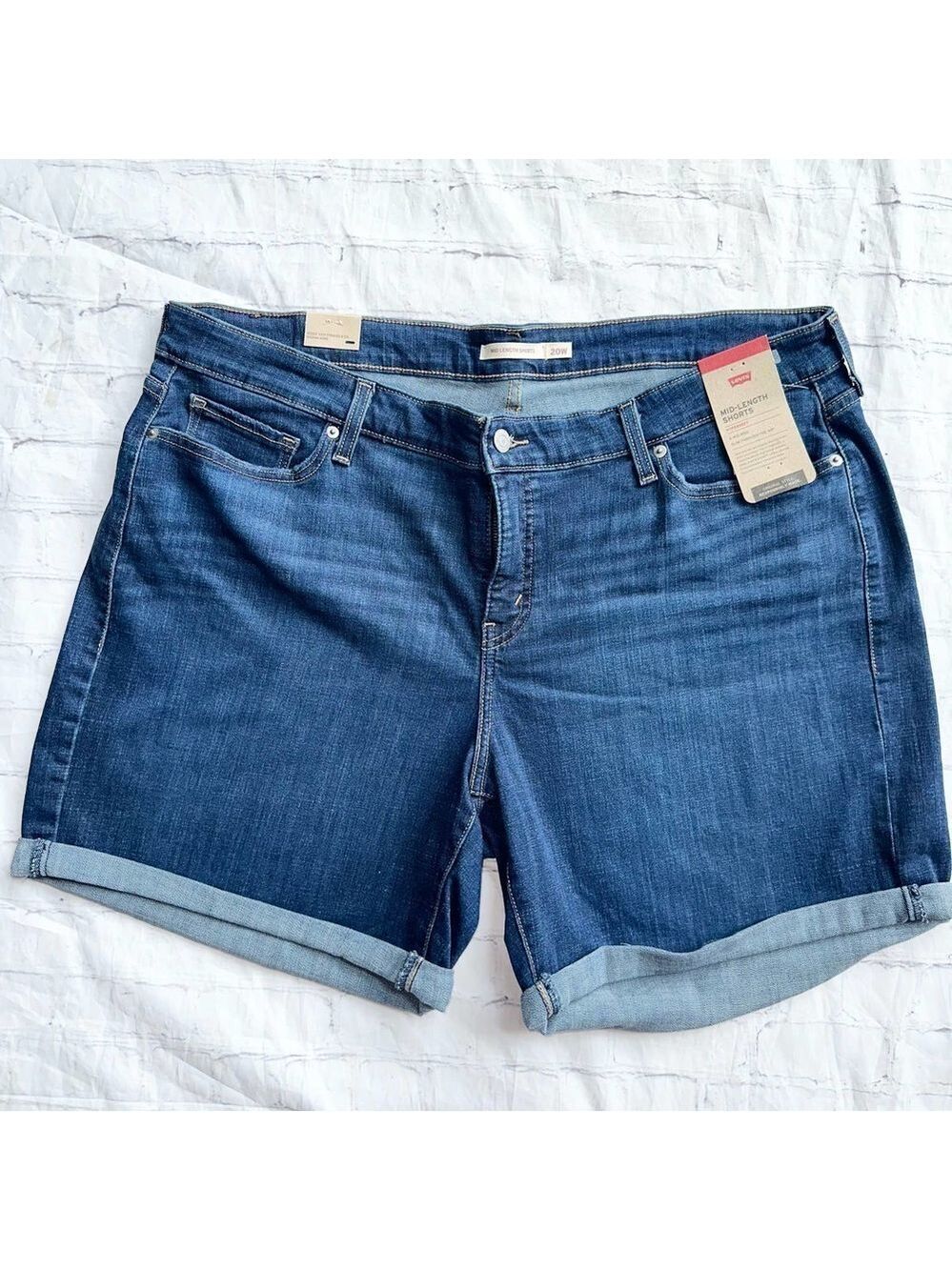 NWT Women’s 20W Levi’s Mid Length Hypersoft Denim Shorts